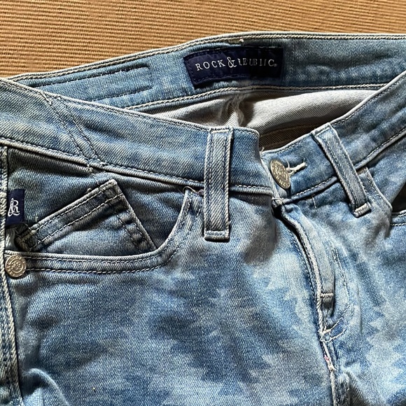 Rock & Republic Aztec Print Jeans - Picture 4 of 9